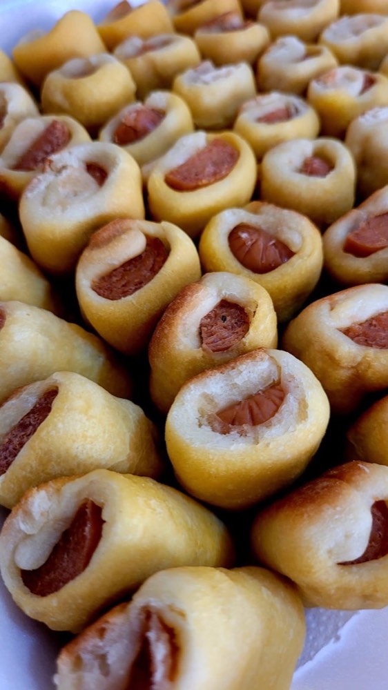 Enroladinho de salsicha assado