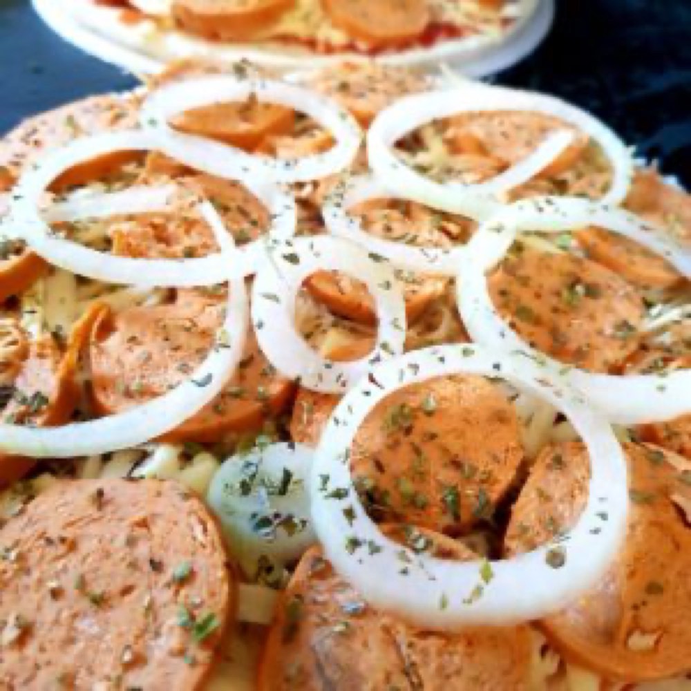 Pizza vegana de calabresa
