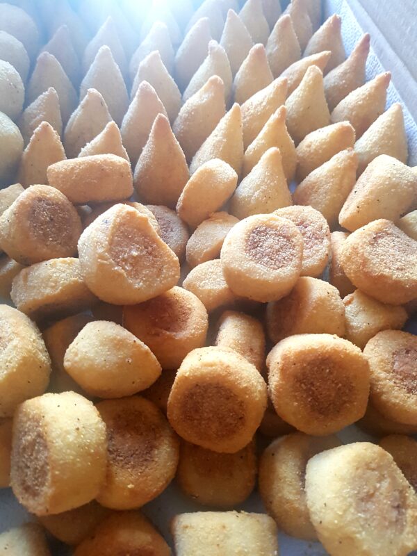 Enroladinho de salsicha frito