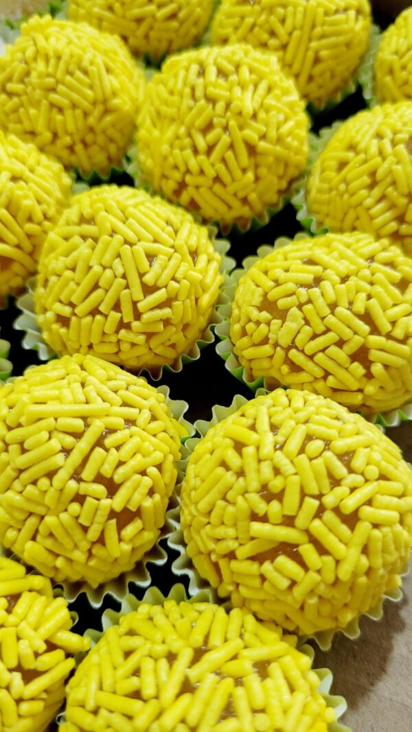 Bolinha de abacaxi